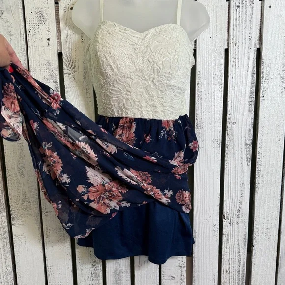 Floral Lace Dress Semi Sheer Skirt Built In Bra Size Medium Whimsy Boho Sundress - Picture 3 of 9